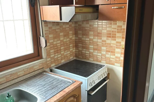 Shtepi ne shitje Apartament ne Tirane, 2+1, Mobilimi E mobiluar, Pagesa 135,000  Euro.