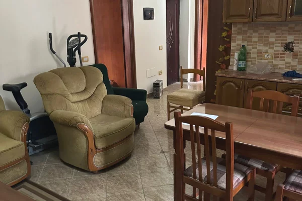 Shtepi ne shitje Apartament ne Tirane, 2+1, Mobilimi E mobiluar, Pagesa 135,000  Euro.