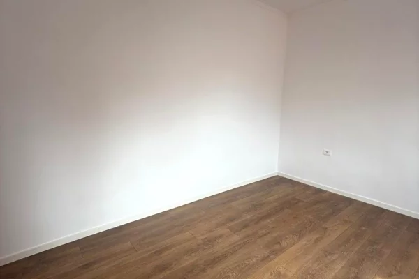 Shtepi ne shitje Apartament ne Tirane, 2+1, Mobilimi Bosh, pa mobiluar, Pagesa 122,000  Euro.
