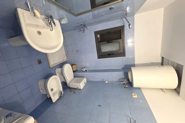 Shtepi me qera Apartament ne Tirane, 1+1, Mobilimi E mobiluar, Pagesa 40,000  Leke.