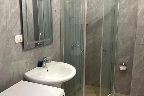 Shtepi me qera Apartament ne Tirane, 1+1, Mobilimi E mobiluar, Pagesa 60,000  Leke.