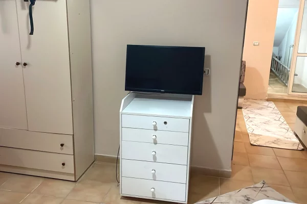 Shtepi me qera Shtepi Private ne Tirane, 1+1, Mobilimi E mobiluar, Pagesa 350  Euro.