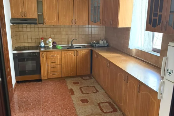 Shtepi me qera Shtepi Private ne Tirane, 2+1, Mobilimi E mobiluar, Pagesa 40,000  Leke.