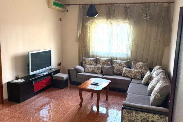 Shtepi me qera 2+1 ne Tirane - 40,000 Leke
