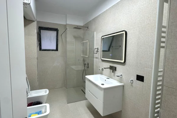 Shtepi me qera Apartament ne Tirane, 2+1, Mobilimi E mobiluar, Pagesa 70,000  Leke.