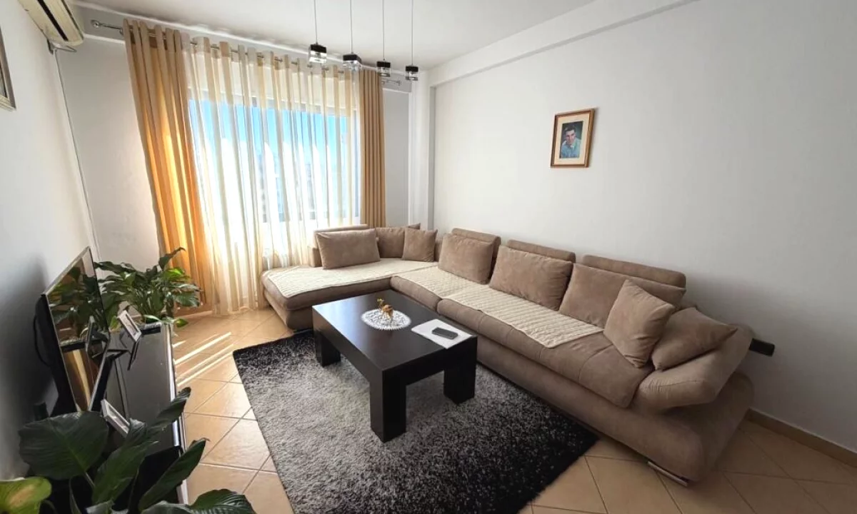 Shtepi ne shitje Apartament ne Tirane, 2+1, Mobilimi E mobiluar, Pagesa 15,500,000  Leke.