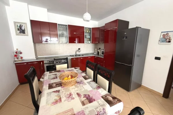 Shtepi ne shitje Apartament ne Tirane, 2+1, Mobilimi E mobiluar, Pagesa 15,500,000  Leke.