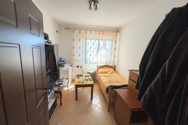 Shtepi ne shitje Apartament ne Tirane, 2+1, Mobilimi E mobiluar, Pagesa 15,500,000  Leke.