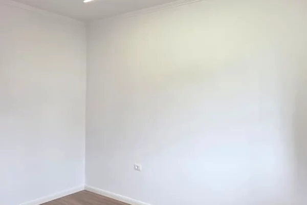 Shtepi ne shitje Apartament ne Tirane, 2+1, Mobilimi Bosh, pa mobiluar, Pagesa 148,000  Euro.