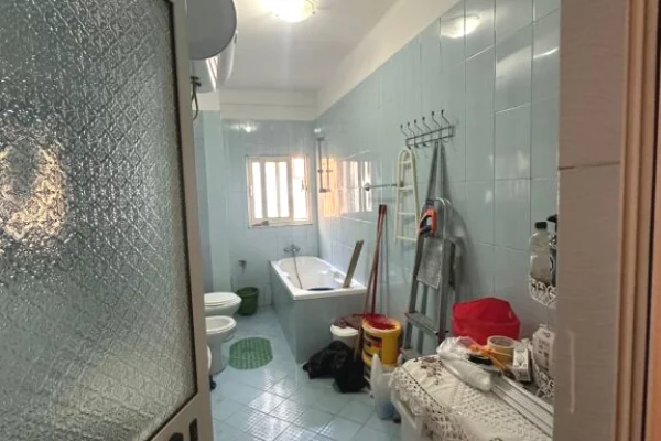 Shtepi me qera Apartament ne Tirane, 2+1, Mobilimi E mobiluar, Pagesa 55,000  Leke.