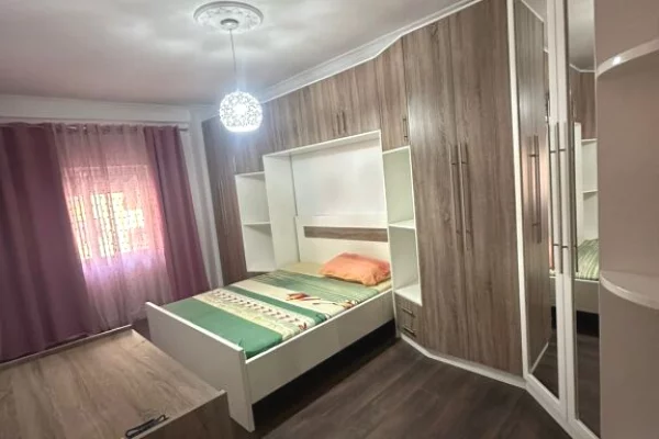 Shtepi me qera Apartament ne Tirane, 2+1, Mobilimi E mobiluar, Pagesa 55,000  Leke.