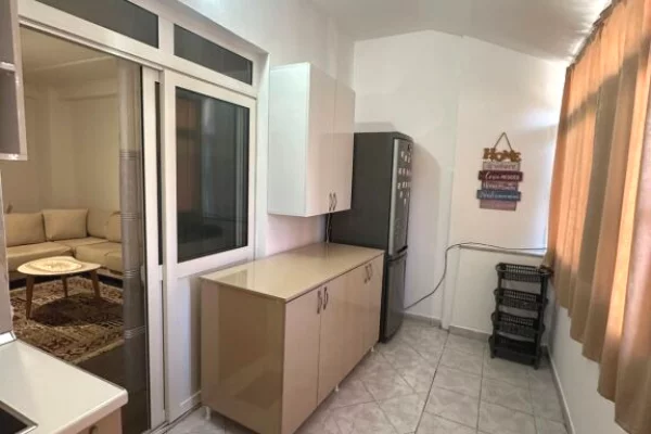 Shtepi me qera Apartament ne Tirane, 2+1, Mobilimi E mobiluar, Pagesa 55,000  Leke.