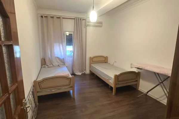 Shtepi me qera Apartament ne Tirane, 2+1, Mobilimi E mobiluar, Pagesa 55,000  Leke.
