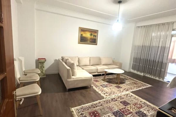 Shtepi me qera Apartament ne Tirane, 2+1, Mobilimi E mobiluar, Pagesa 55,000  Leke.