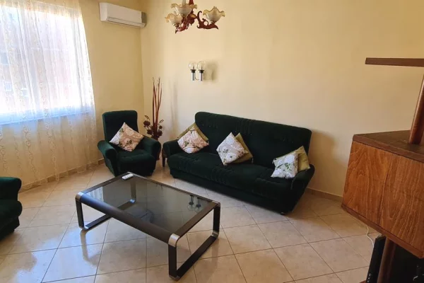 Shtepi me qera 2+1 ne Tirane - 50,000 Leke