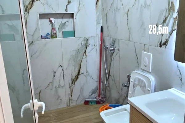 Shtepi ne shitje Apartament ne Tirane, Garsoniere, Mobilimi E mobiluar, Pagesa 158,000  Euro.