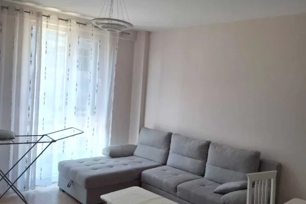 Shtepi me qera Apartament ne Tirane, 2+1, Mobilimi E mobiluar, Pagesa 65,000  Leke.