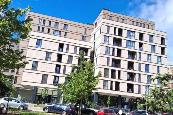 Shtepi me qera Apartament ne Tirane, 2+1, Mobilimi E mobiluar, Pagesa 65,000  Leke.