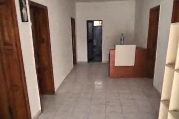 Shtepi me qera Shtepi Private ne Tirane, 2+1, Mobilimi E mobiluar, Pagesa 400  Euro.