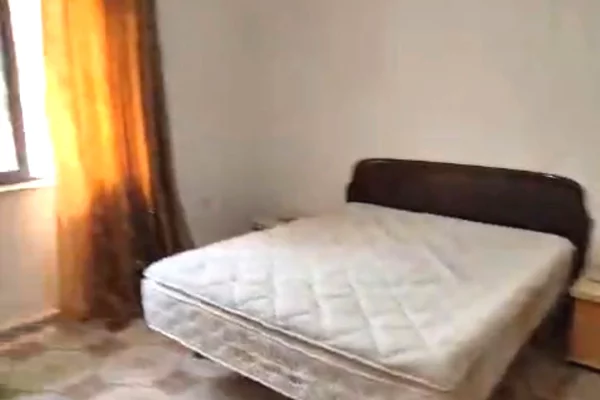 Shtepi me qera Shtepi Private ne Tirane, 2+1, Mobilimi E mobiluar, Pagesa 400  Euro.