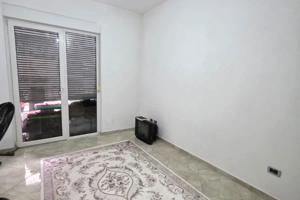 Shtepi ne shitje Apartament ne Tirane, 2+1, Mobilimi E mobiluar, Pagesa 180,000  Euro.