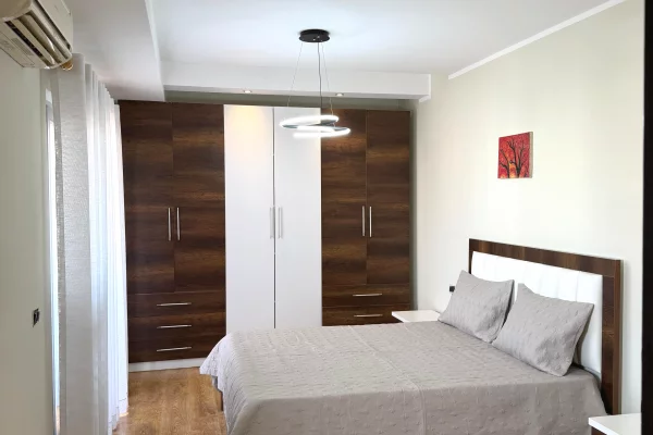 Shtepi ne shitje Apartament ne Tirane, 2+1, Mobilimi E mobiluar, Pagesa 16,600,000  Leke.