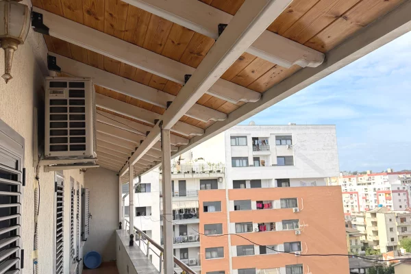 Shtepi ne shitje Apartament ne Tirane, 2+1, Mobilimi E mobiluar, Pagesa 16,600,000  Leke.