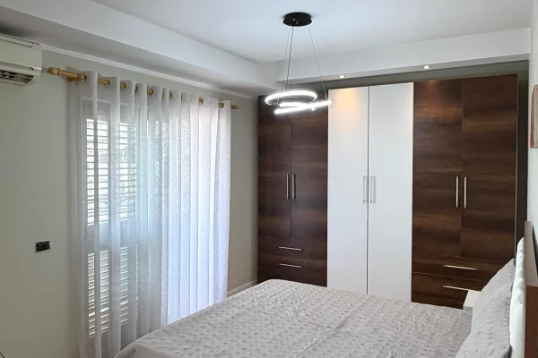 Shtepi ne shitje Apartament ne Tirane, 2+1, Mobilimi E mobiluar, Pagesa 16,600,000  Leke.