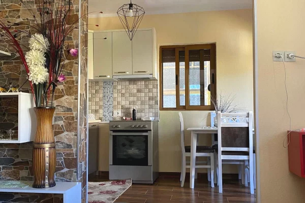 Shtepi ne shitje Apartament ne Tirane, 2+1, Mobilimi E mobiluar, Pagesa 7,000,000  Leke.