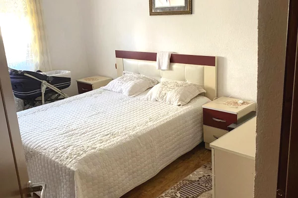 Shtepi ne shitje Apartament ne Tirane, 2+1, Mobilimi E mobiluar, Pagesa 7,000,000  Leke.