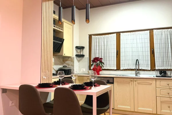 Shtepi me qera Apartament ne Tirane, 1+1, Mobilimi E mobiluar, Pagesa 55,000  Leke.