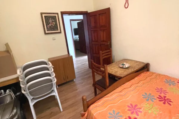 Shtepi ne shitje Apartament ne Tirane, 2+1, Mobilimi E mobiluar, Pagesa 275,000  Euro.