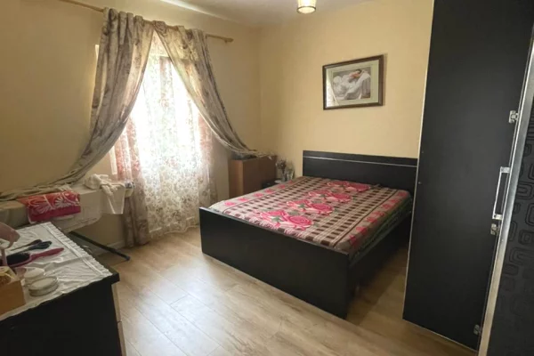 Shtepi ne shitje Apartament ne Tirane, 2+1, Mobilimi E mobiluar, Pagesa 275,000  Euro.