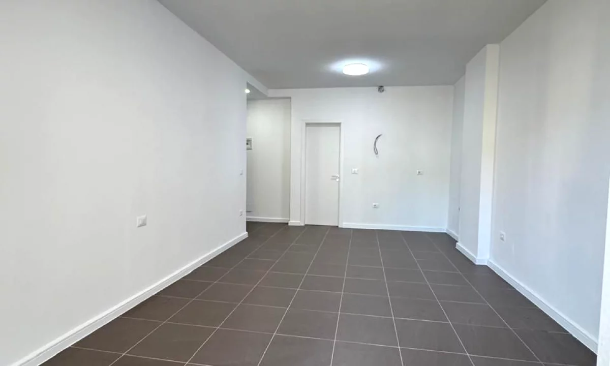 Shtepi ne shitje Apartament ne Tirane, 1+1, Mobilimi Pjeserisht e mobiluar, Pagesa 240,000  Leke.