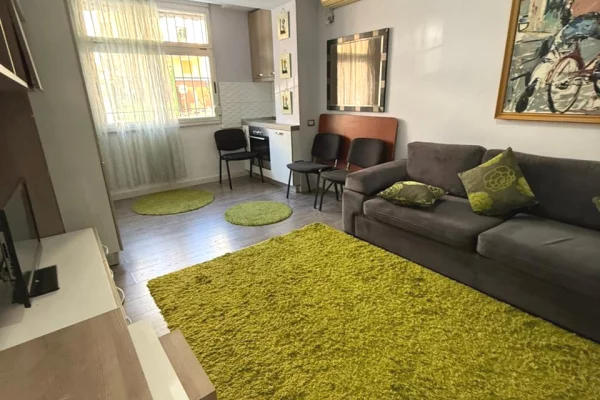 Shtepi ne shitje Apartament ne Tirane, 1+1, Mobilimi Pjeserisht e mobiluar, Pagesa 240,000  Leke.