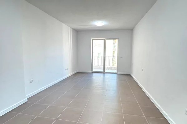 Shtepi ne shitje Apartament ne Tirane, 1+1, Mobilimi Pjeserisht e mobiluar, Pagesa 240,000  Leke.