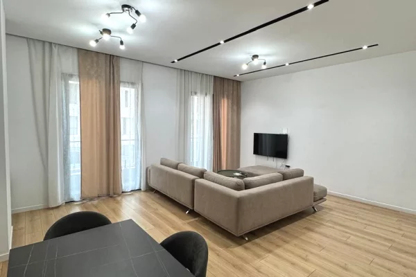 Shtepi ne shitje Apartament ne Tirane, 1+1, Mobilimi Pjeserisht e mobiluar, Pagesa 240,000  Leke.
