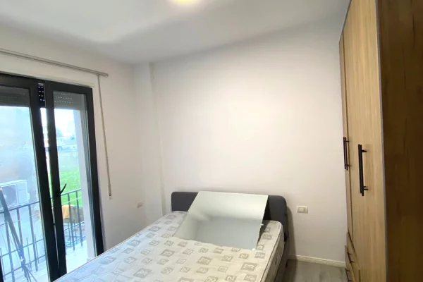 Shtepi me qera Apartament ne Tirane, 1+1, Mobilimi E mobiluar, Pagesa 35,000  Leke.