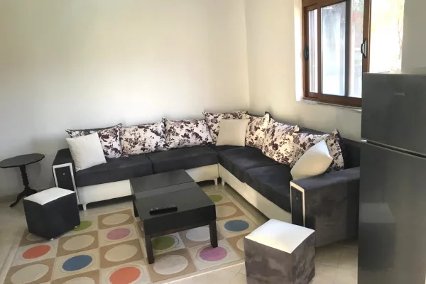 Shtepi me qera Apartament ne Tirane, 1+1, Mobilimi E mobiluar, Pagesa 35,000  Leke.