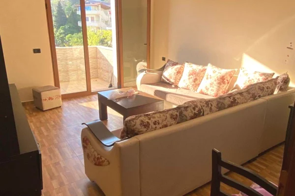 Shtepi me qera 1+1 ne Tirane - 30,000 Leke