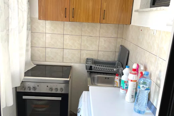 Shtepi ne shitje Apartament ne Tirane, Garsoniere, Mobilimi E mobiluar, Pagesa 99,000  Euro.