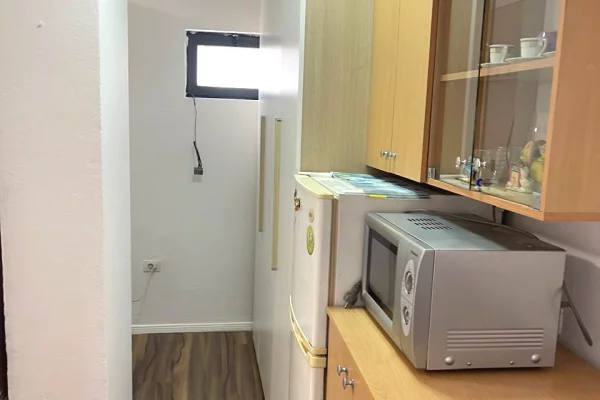 Shtepi ne shitje Apartament ne Tirane, Garsoniere, Mobilimi E mobiluar, Pagesa 99,000  Euro.