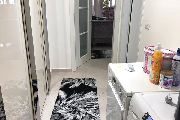 Shtepi ne shitje Apartament ne Tirane, 1+1, Mobilimi E mobiluar, Pagesa 9,500,000  Leke.