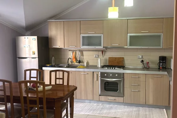 Shtepi me qera Apartament ne Tirane, 2+1, Mobilimi E mobiluar, Pagesa 850  Euro.