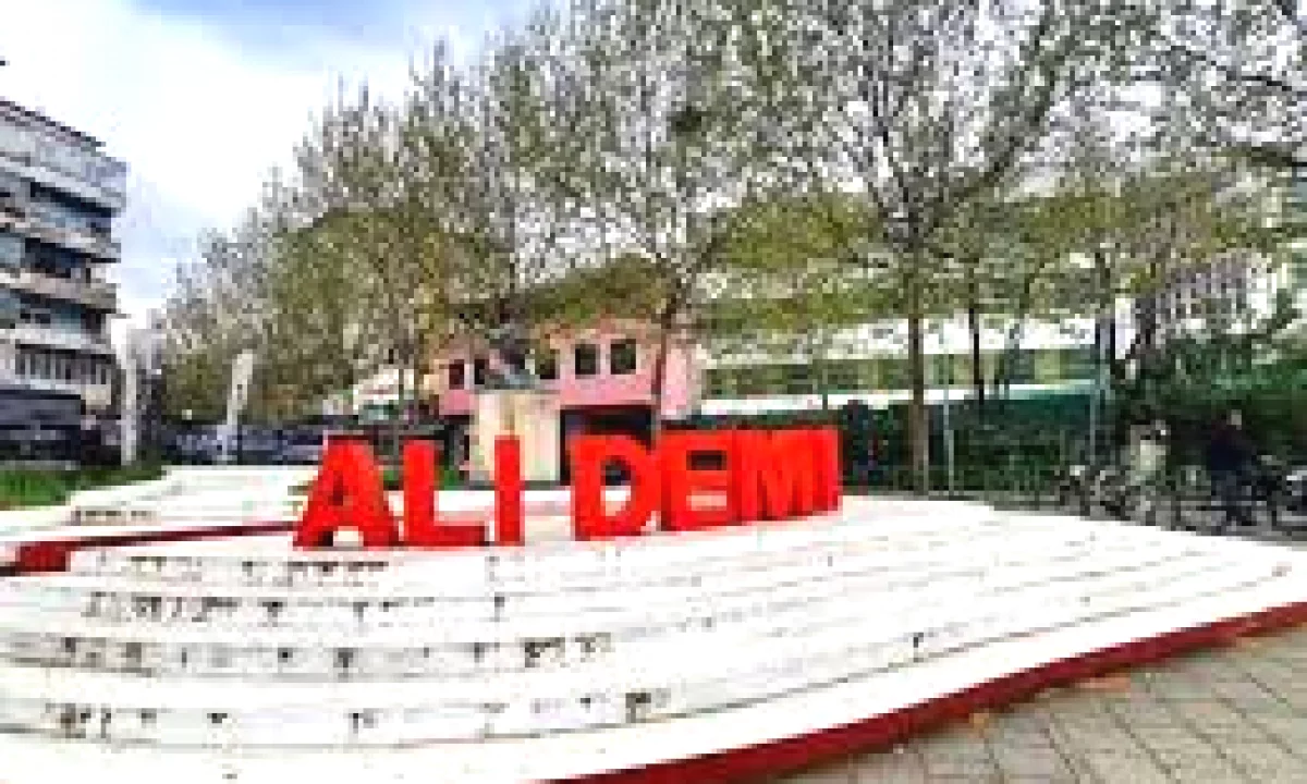 Shtepi ne shitje Apartament ne Tirane, 1+1, Mobilimi E mobiluar, Pagesa 9,500,000  Leke.