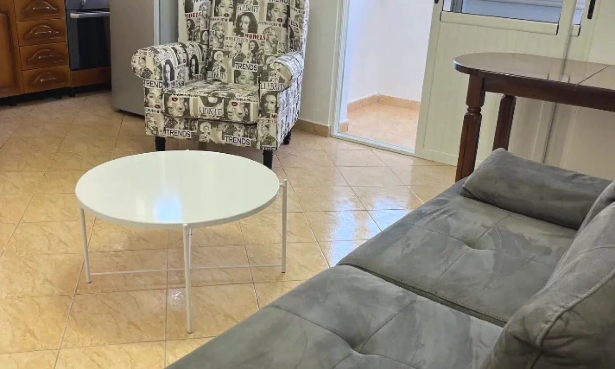 Shtepi me qera Apartament ne Tirane, 1+1, Mobilimi E mobiluar, Pagesa 40,000  Leke.