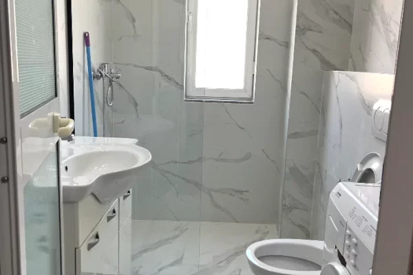 Shtepi me qera Apartament ne Tirane, 1+1, Mobilimi E mobiluar, Pagesa 40,000  Leke.