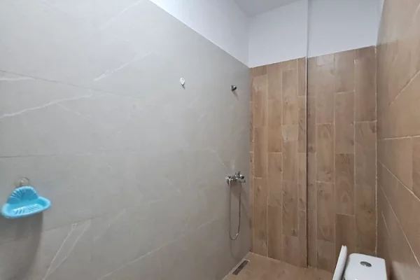 Shtepi ne shitje Apartament ne Tirane, 1+1, Mobilimi E mobiluar, Pagesa 67,000  Euro.