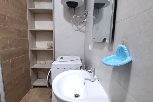Shtepi ne shitje Apartament ne Tirane, 1+1, Mobilimi E mobiluar, Pagesa 67,000  Euro.