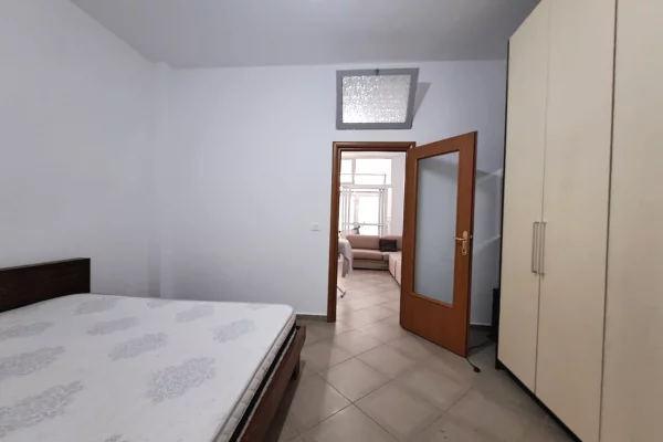 Shtepi ne shitje Apartament ne Tirane, 1+1, Mobilimi E mobiluar, Pagesa 67,000  Euro.